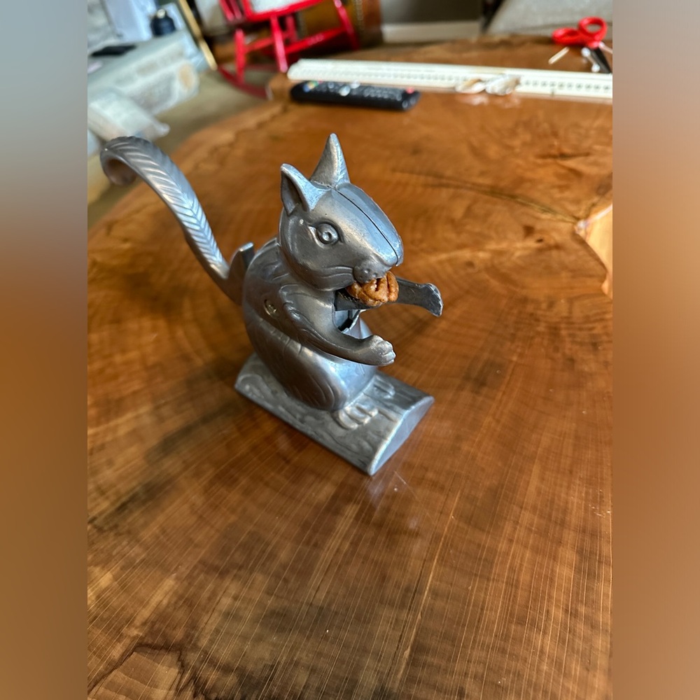 Squirrel Nut cracker - Picture 2 of 14
